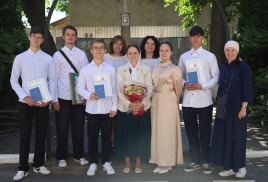 Вручение аттестатов